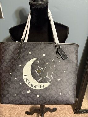 Coach City Tote In Signature
Canvas With Halloween
Graphic Black Cat CW451 NWT